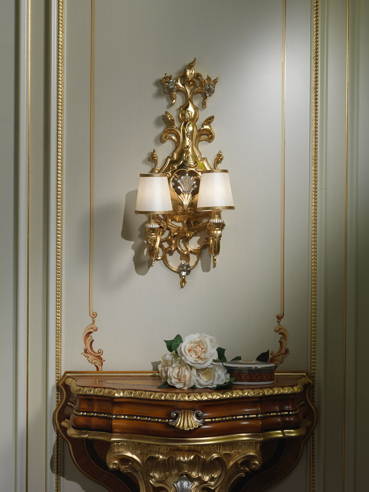 Lampade in stile per arredi classici di lusso for Lampade arredo