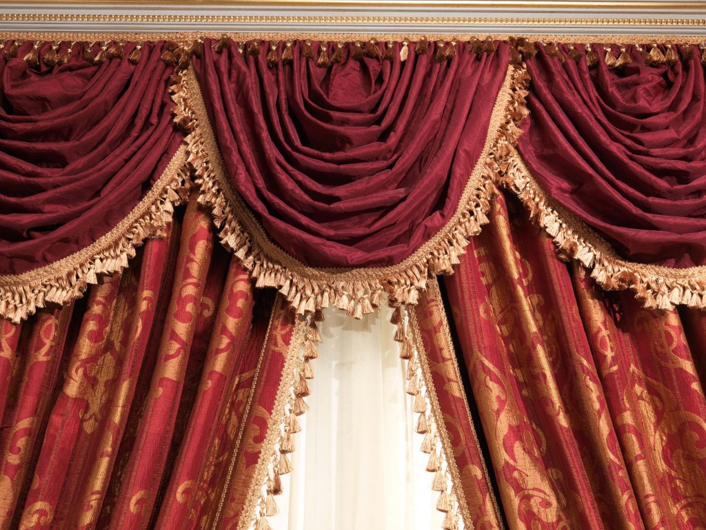 Luxurious curtains: the elegance of purple