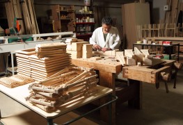 Mobili artigianali classici: lavorazione del legno