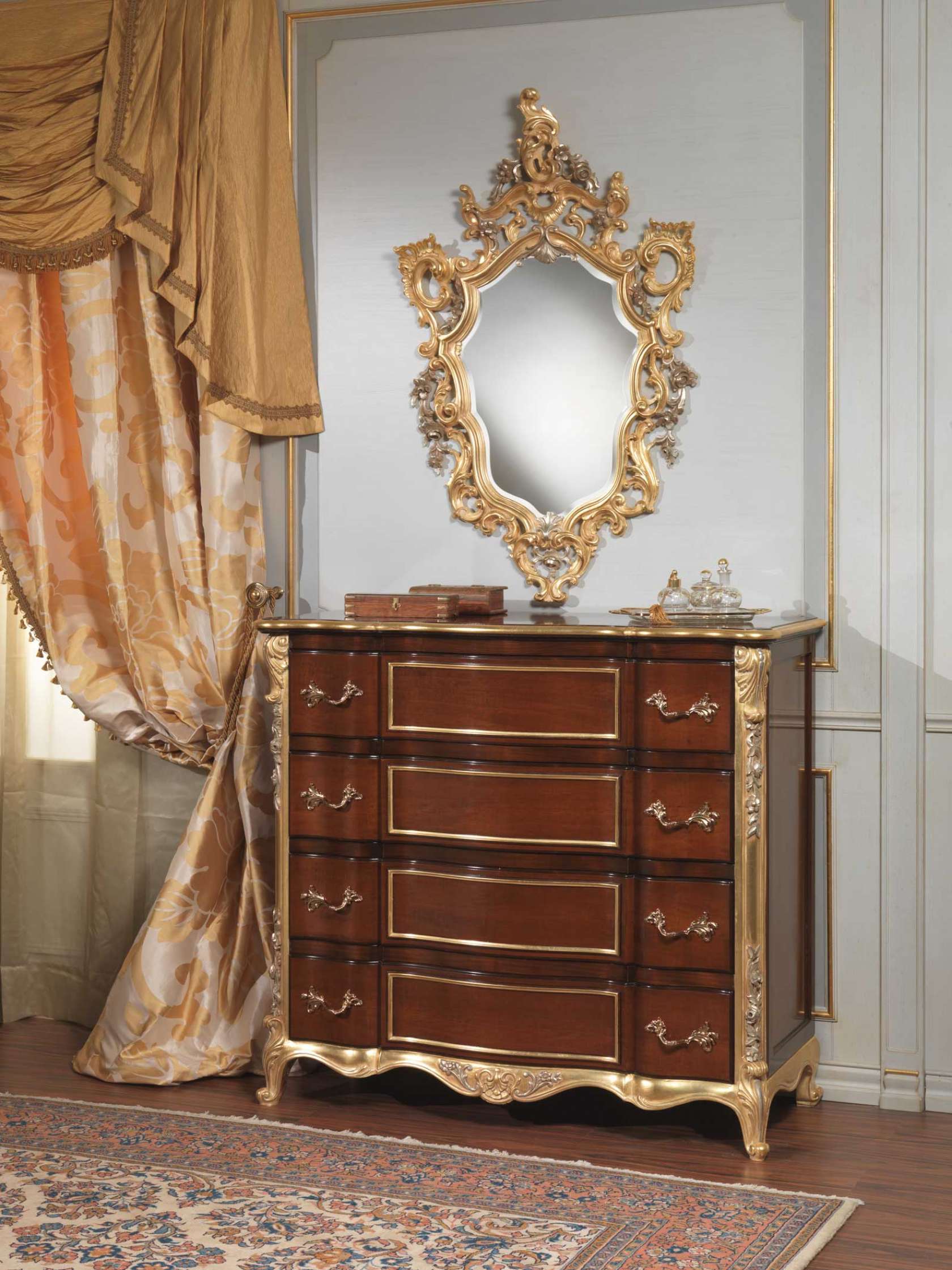 Classic Italian Bedroom 18th Century Chest Of Drawers And Wall Mirror Vimercati Classic Furniture
