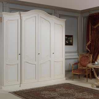 Classic wardrobe Settecento collection with golden details and carvings. Ivory finish