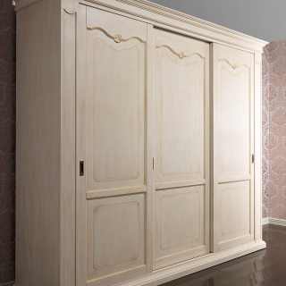 Provenza classic wardrobe made in Italy. Anticated lacquered finish, golden borders on doors