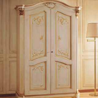 Classic wardrobe Settecento collection with carved pillars, golden capitals, flower decorations. Made in Italy