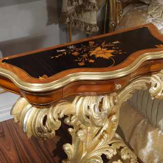 Table de nuit avec marqueterie en style baroque romain du XVII siècle