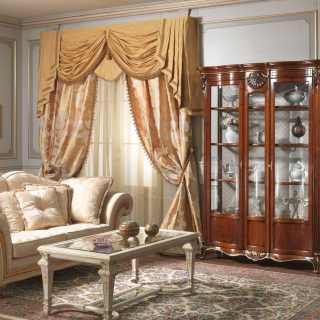 Living room with glass showcase Luigi XV style