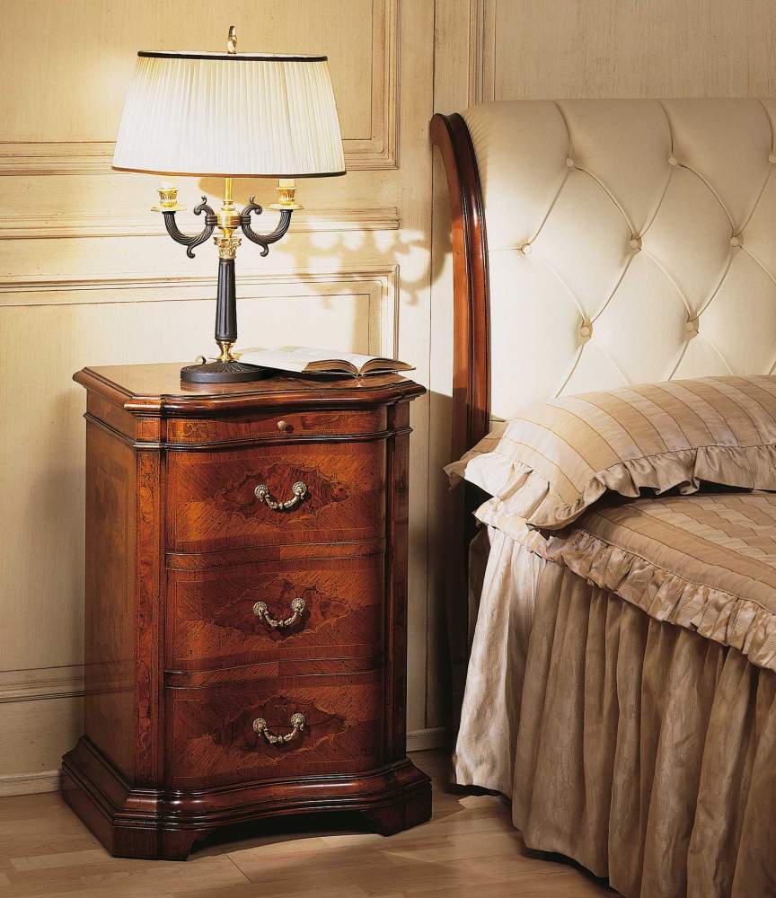 Classic 18th century lombardo collection, night table