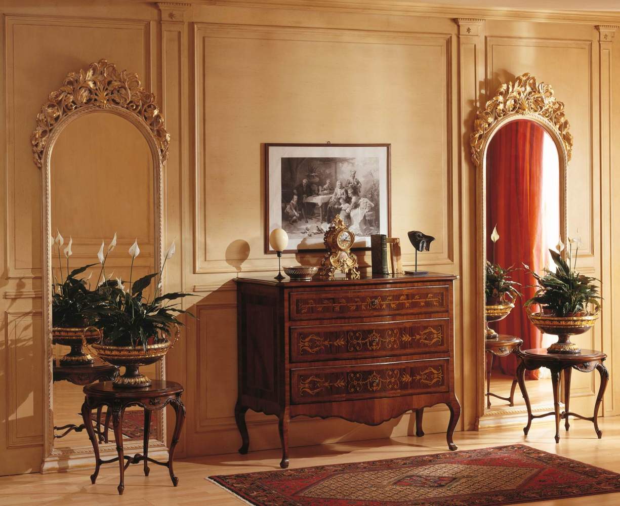 Classic Louvre bedroom, chest of drawers and wall mirrors
