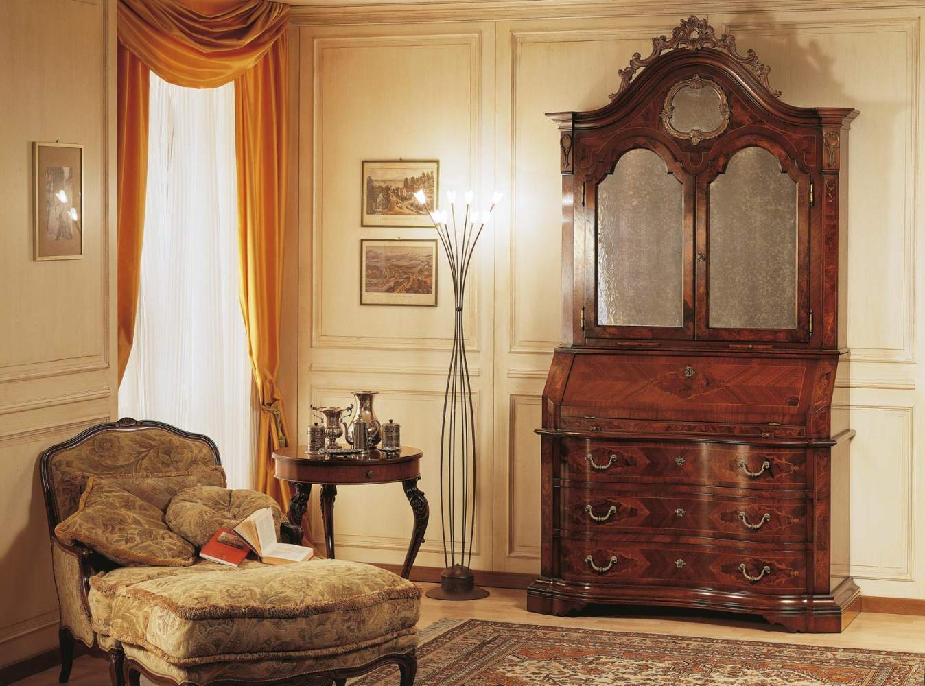 Collection de meubles du XVIIIe siècle Lombardo, burea en noyer