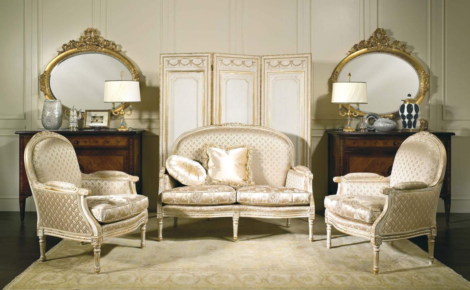 Classic living room Rialto with dressing screen and mirror
