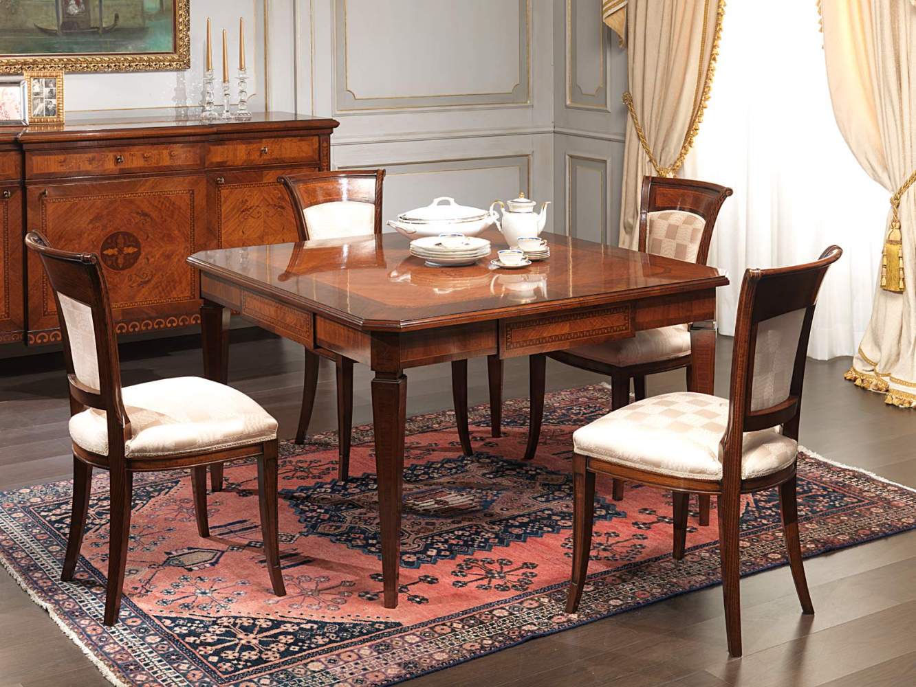 Table Maggiolini style