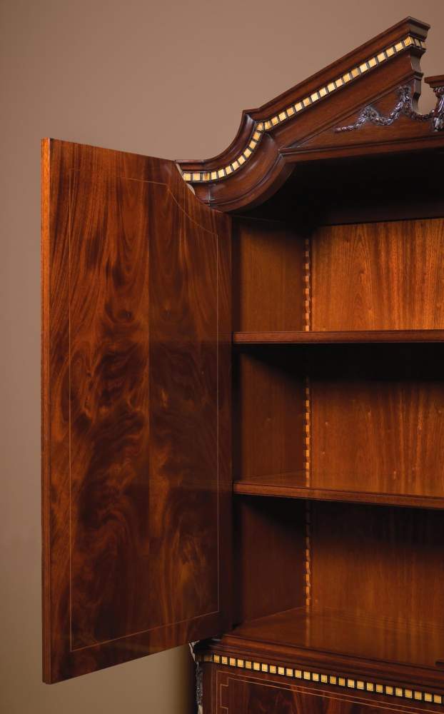 Neoclassic bureau in mahogany, specific