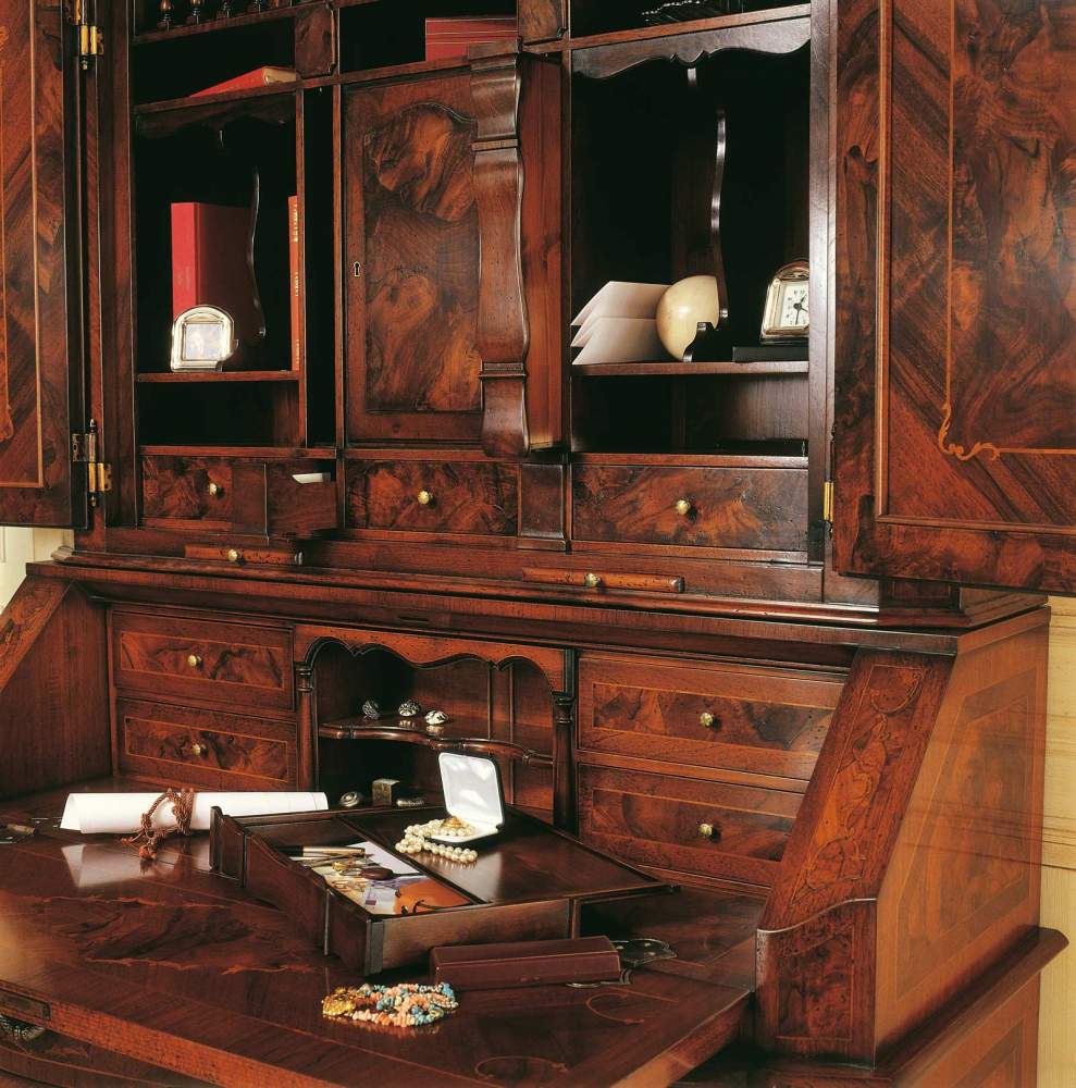 Collection de meubles classiques dans le style XVIIIe siècle Lombardo, bureau avec table d'écriture
