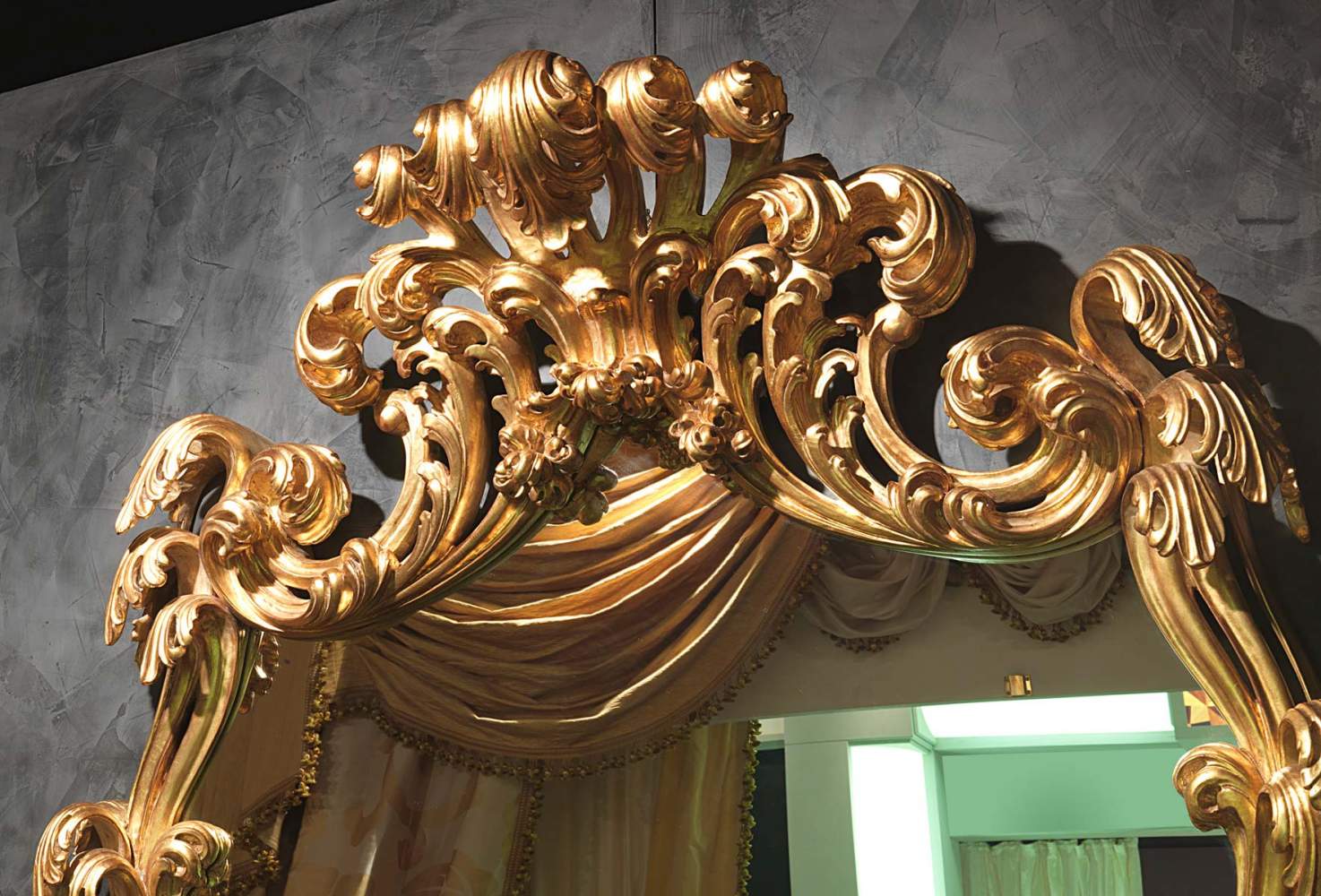 Baroque italian style 17th century mirror