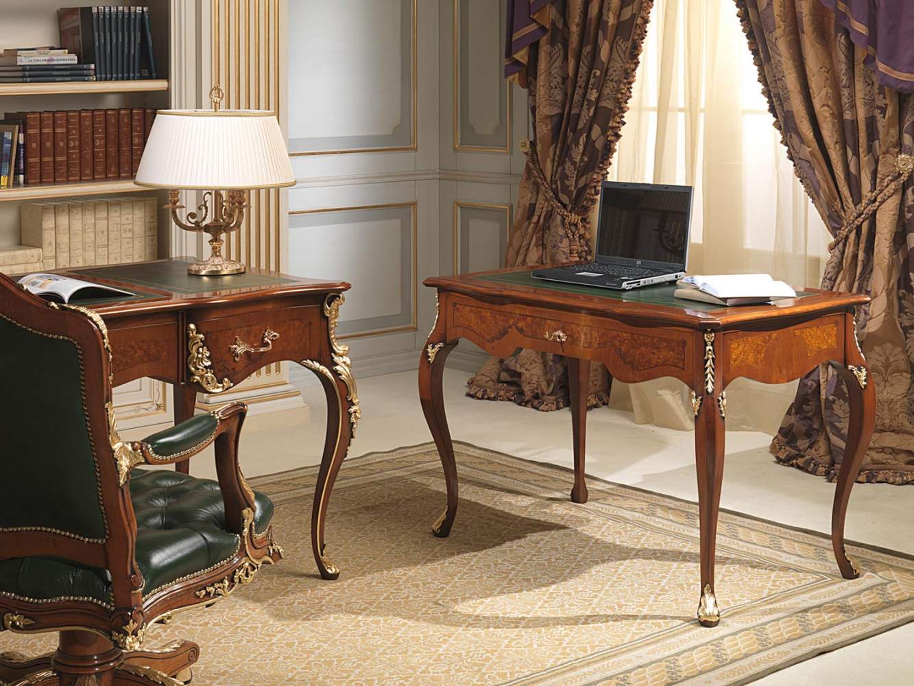 Table d'écriture dans le style de Louis XV
