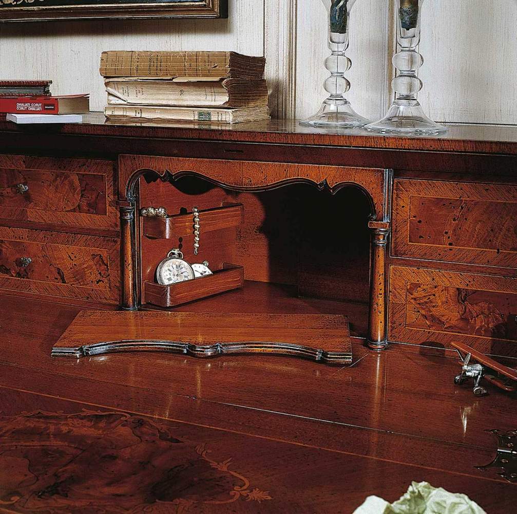 Collection meubles de la zone de couchage XVIII siècle Lombardo, trumeau en noyer