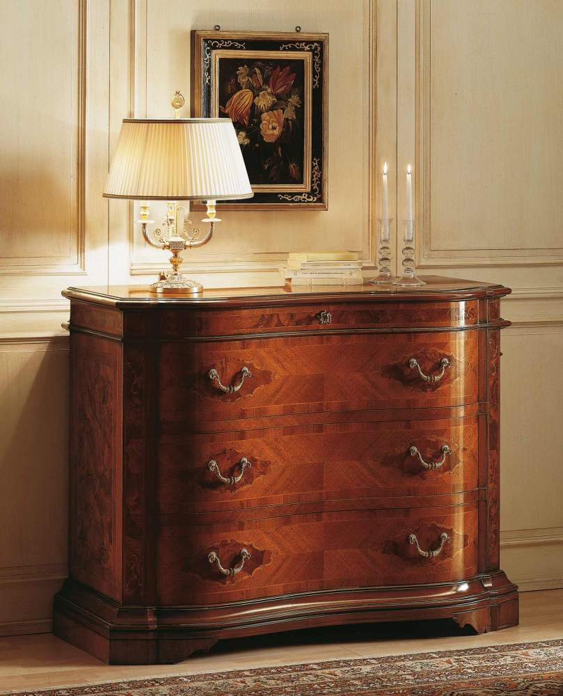 Classic 18th century lombardo collection, chest of drawers in walnut