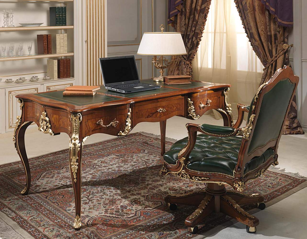Bureau dans le style de Louis XV avec fauteuil