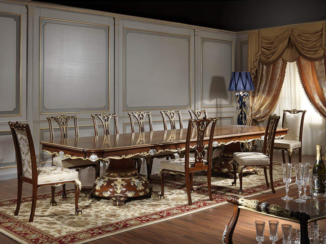 Classic meeting table in the style of Louis XV