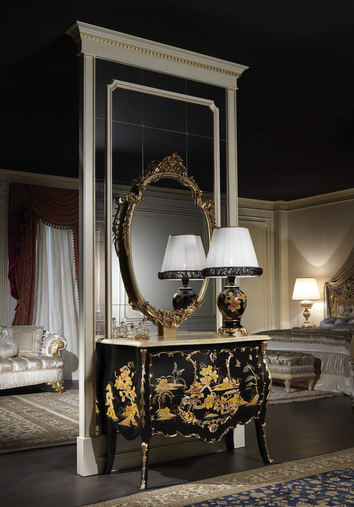 Luxury chest of drawers of the Chinoiserie collection, inspired to the chinese lacquered furniture